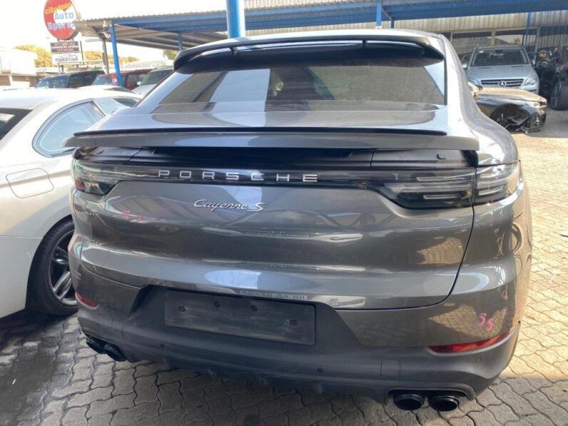
								2019 PORSCHE CAYENNE S full									