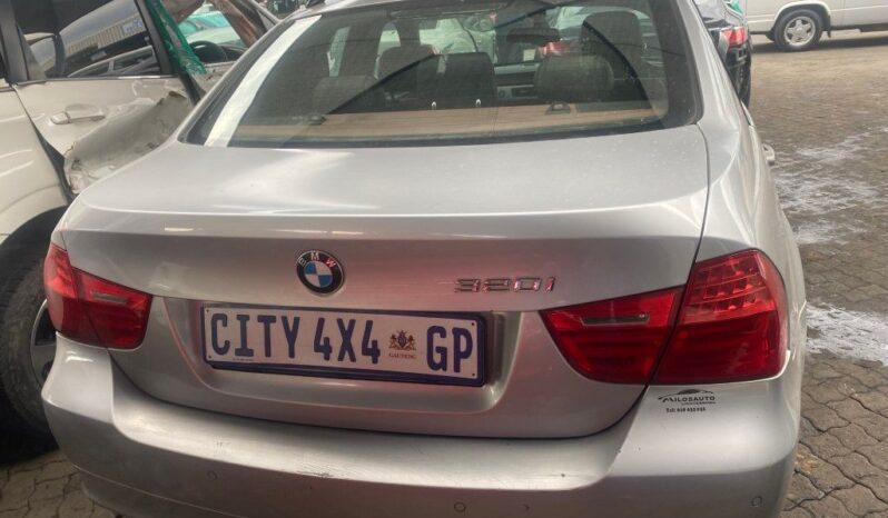 
								2010 BMW 320i full									