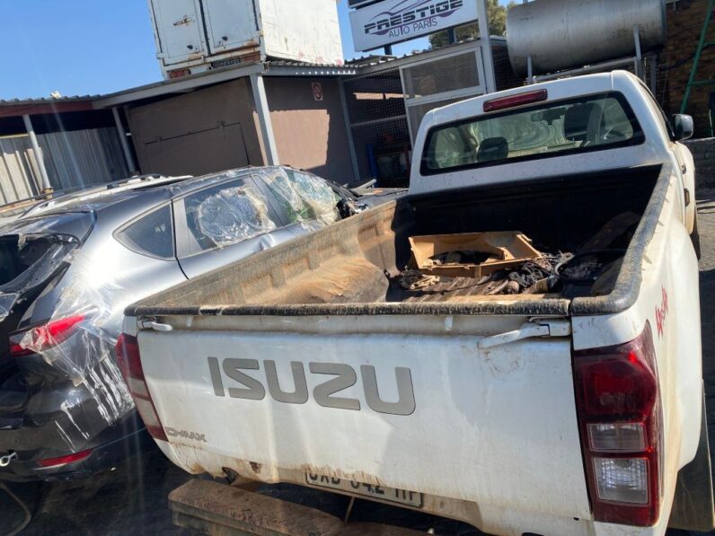 
								2019 ISUZU 2.5 DTEQ 4X4 S/C full									