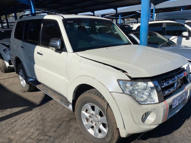 
								2012 MITSHUBISHI PAJERO 3.2 DI full									
