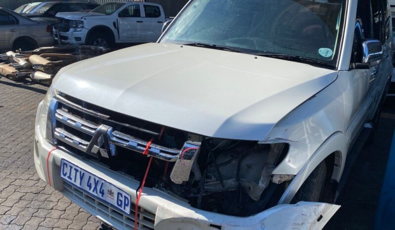 
								2012 MITSHUBISHI PAJERO 3.2 DI full									