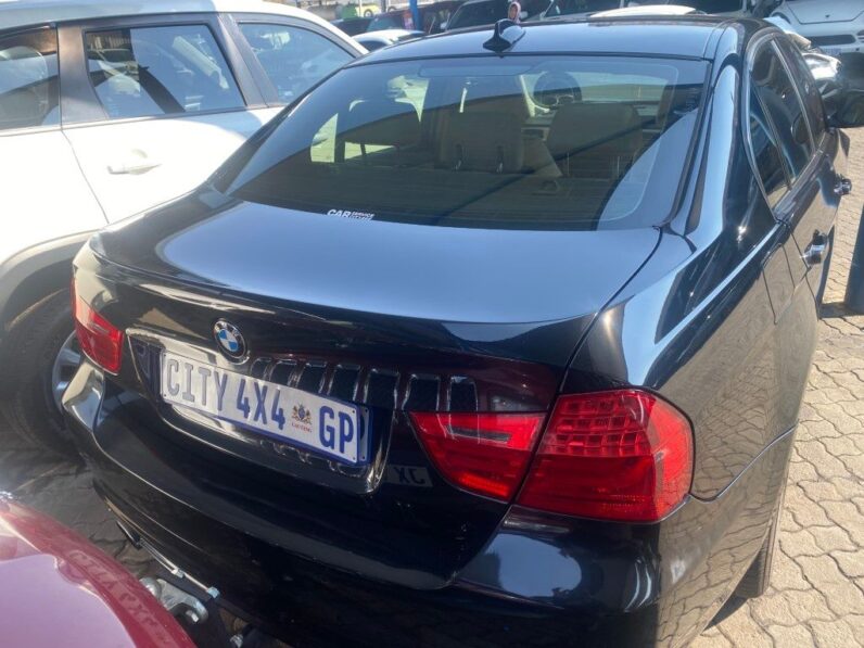 
								2010 BMW 320i full									