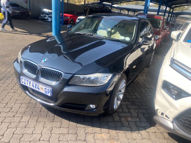 
								2010 BMW 320i full									