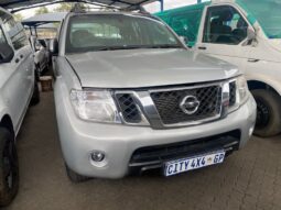 2011 NISSAN NAVARA