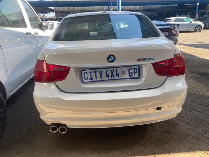 
								2010 BMW 323i full									