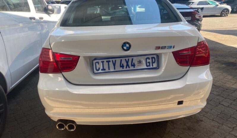 
								2010 BMW 323i full									