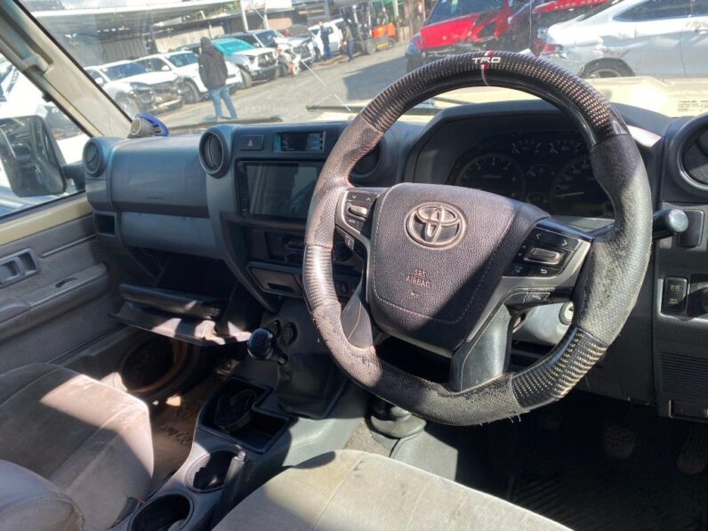 
								2019 TOYOTA LAND CRUISER LX V6 full									