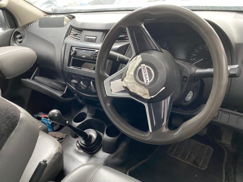 
								2022 NISSAN NAVARA 2.5 DE XE full									