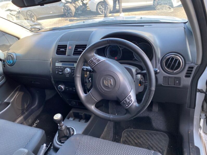 
								2013 SUZUKI SX4 full									