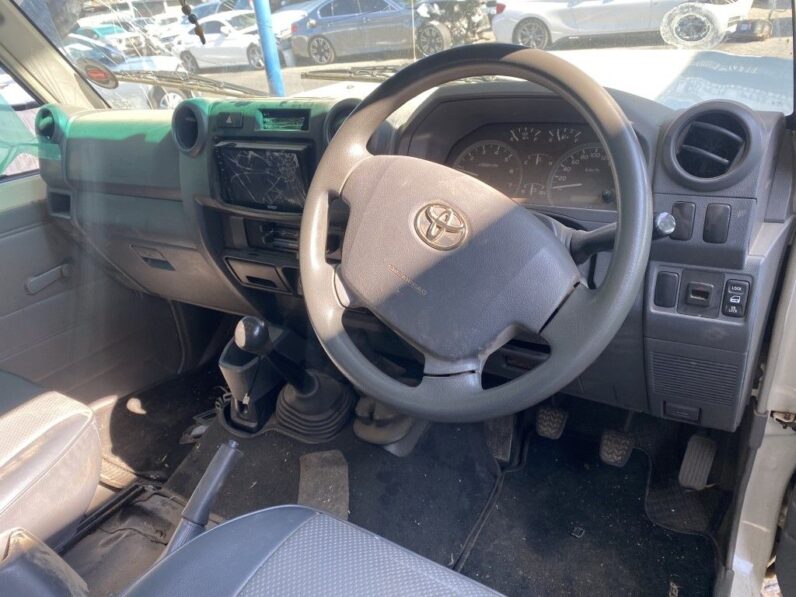 
								2012 TOYOTA LAND CRUISER 79 4.0 full									